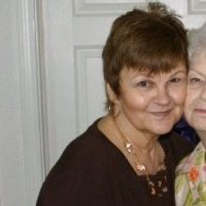 Meet your Posher, Mona